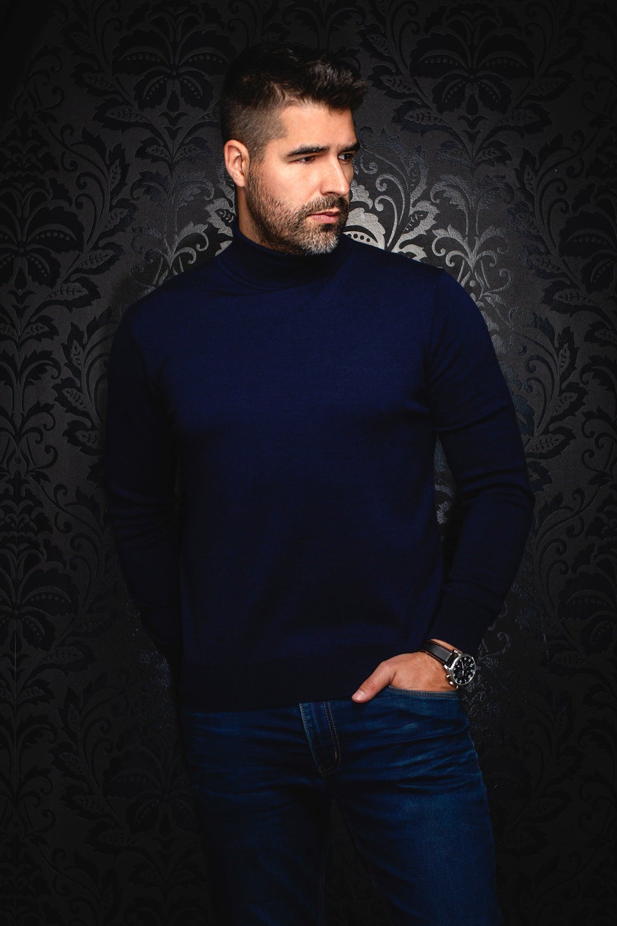 Chandail col roulé en laine mérino pour homme par Au Noir | ARKANES Marine | Boutique Vvög, inventaire complet de la marque Au Noir