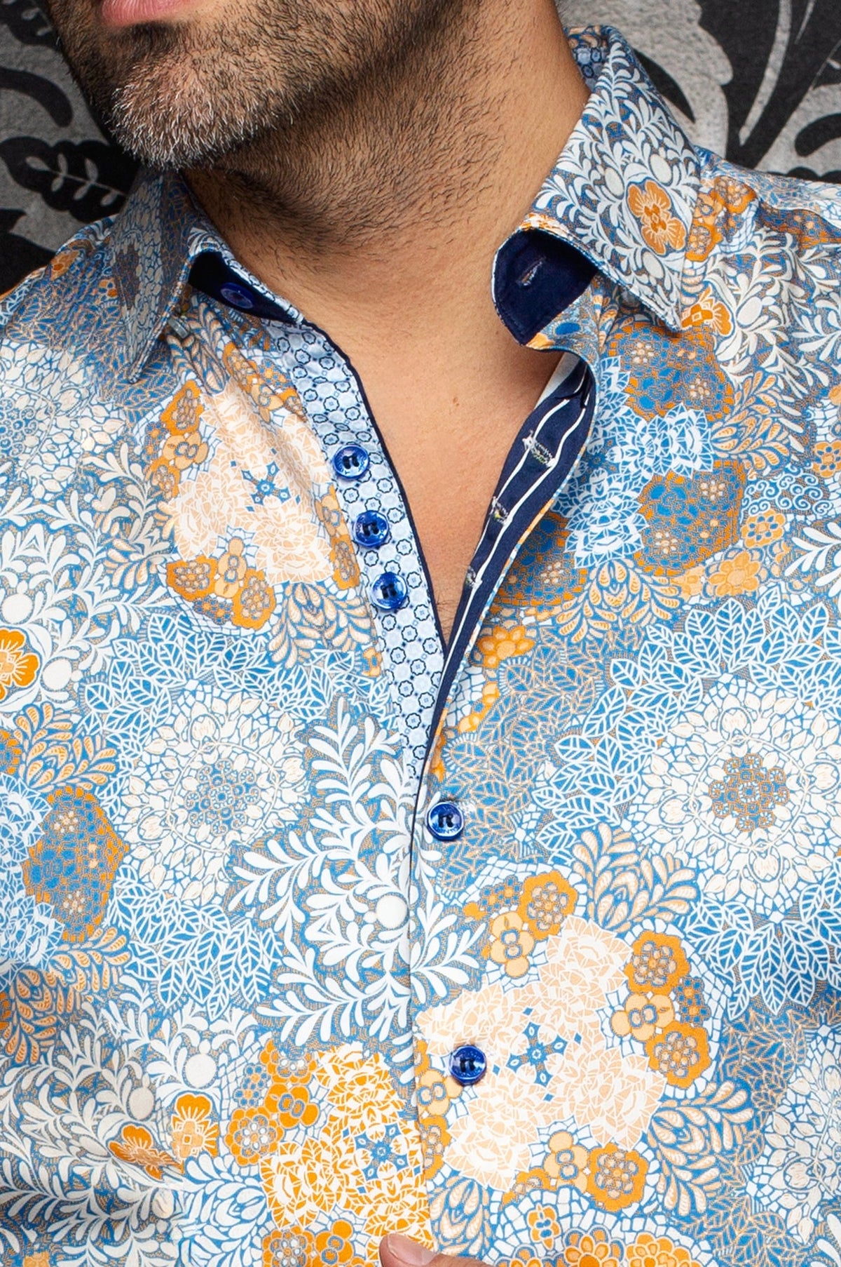 Chemise manches longues en coton extensible pour homme par Au Noir | ASHAR Cobalt | Boutique Vvög, inventaire complet de la marque Au Noir
