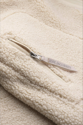 Ilse Jacobsen women's cream teddy fleece jacket zipper with branded pull and plush texture, close-up