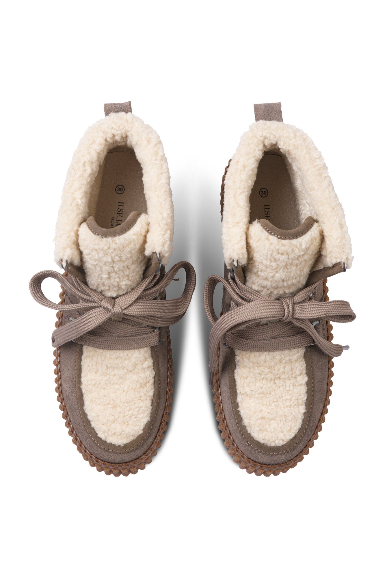 Bottes taupe, vue produit pour femme par Ilse Jacobsen