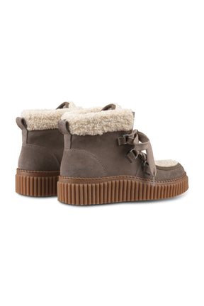 Bottes taupe, vue produit pour femme par Ilse Jacobsen