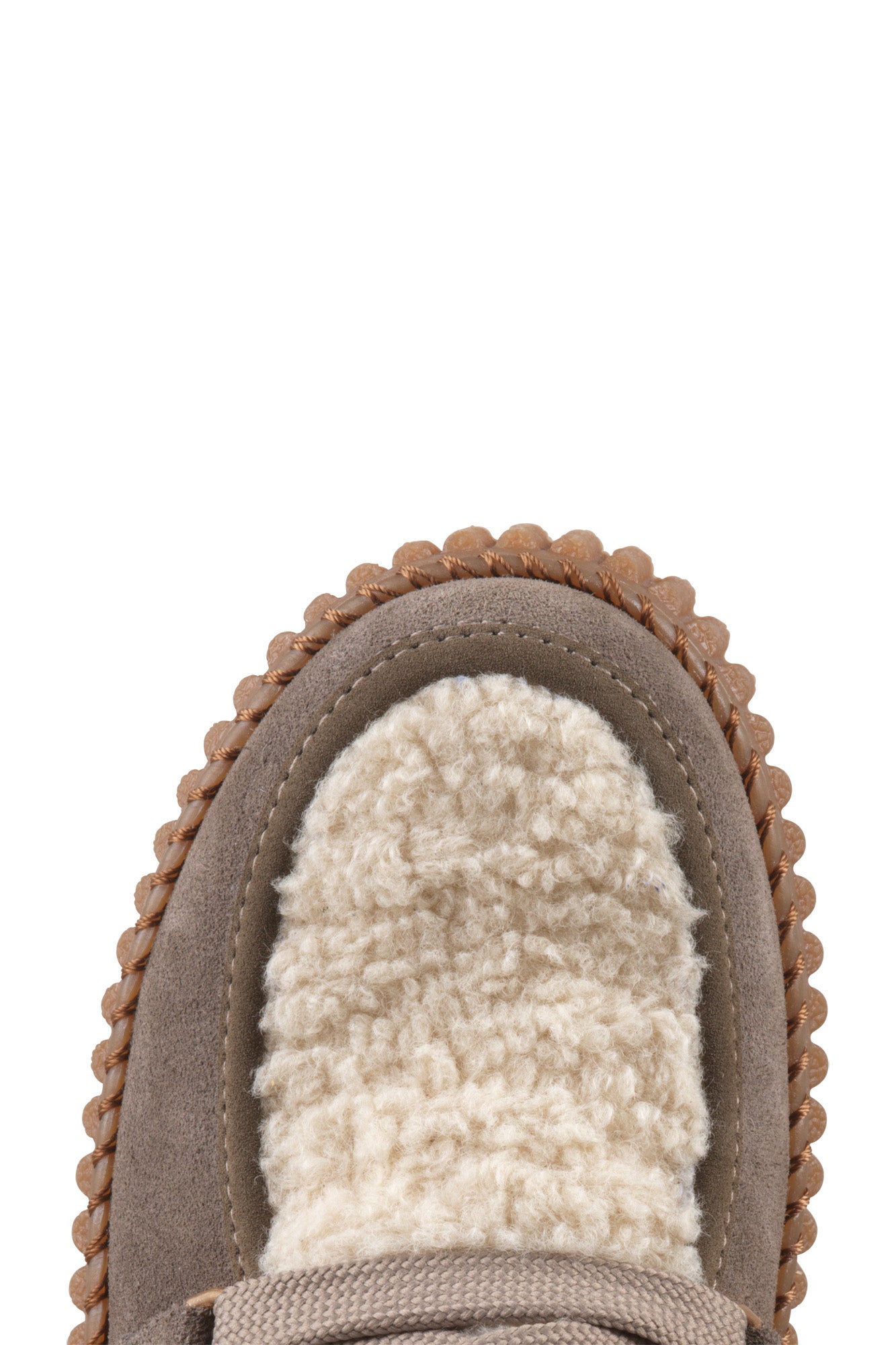 Bottes taupe avec bout, panneau façon mouton crème et surpiqûres pour femme par Ilse Jacobsen, en gros plan