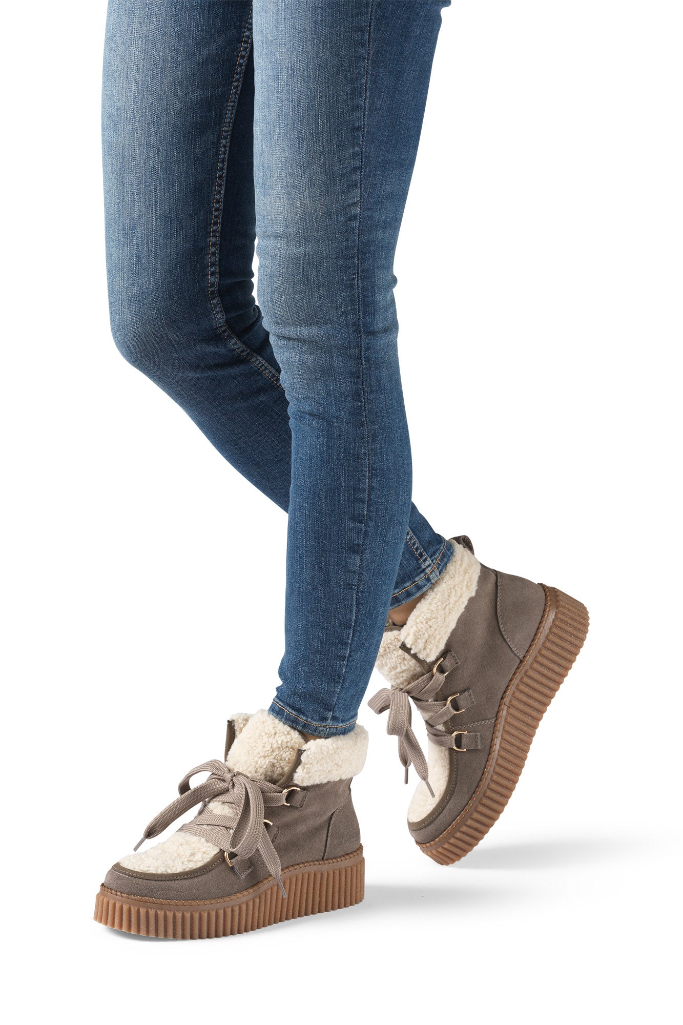 Bottes taupe, vue de cote pour femme par Ilse Jacobsen