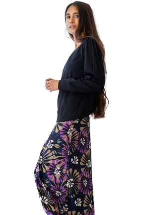 Rien ne se perd, tout se crée women's solid black long sleeve T-Shirt with relaxed body and cuffed sleeve, side view