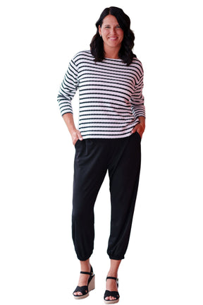 Pantalon 7/8 pour femme par Rien ne se perd, tout se crée | Piña Noir | Boutique Vvög, vêtements mode pour homme et femme