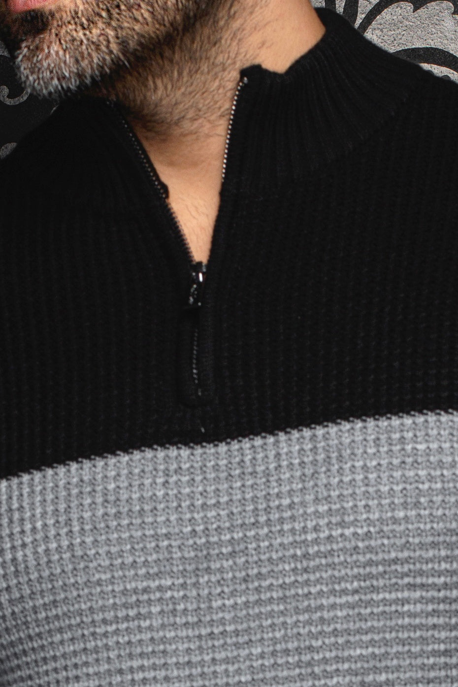 Chandail zip 1/4 en laine mérino pour homme par Au Noir | DALVIK Noir | Boutique Vvög, inventaire complet de la marque Au Noir