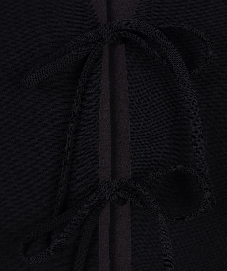 Boléro sans manche avec boucle pour femme par Esqualo | F2510504 Noir | Boutique Vvög, vêtements mode pour homme et femme