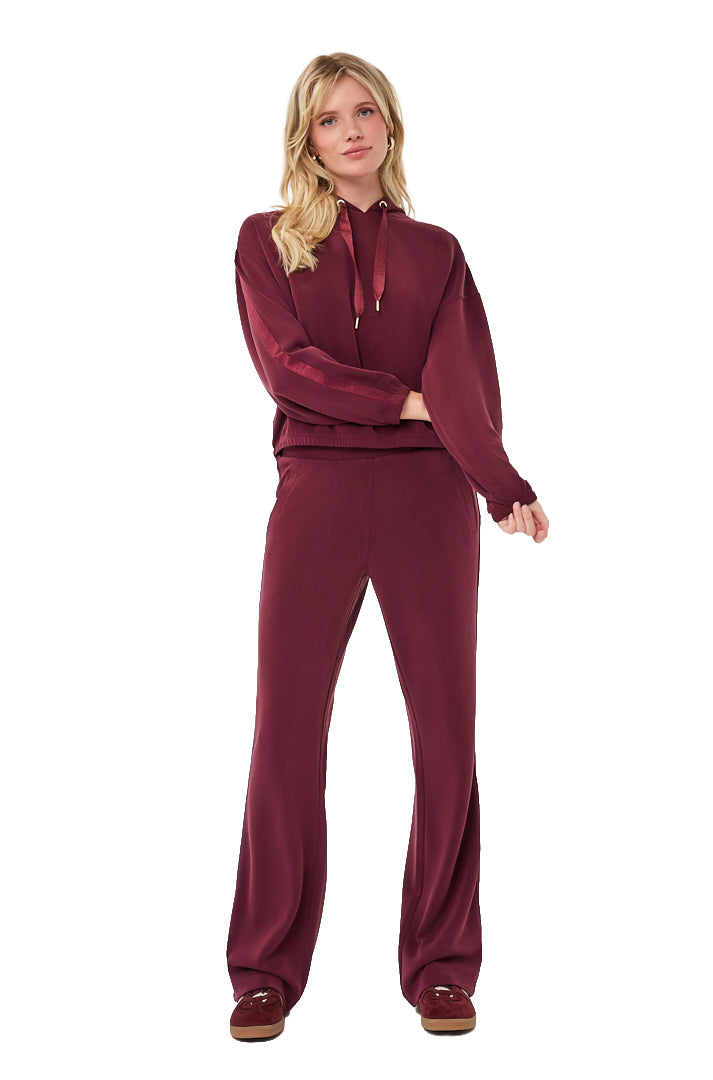 Women's full-body front view of burgundy pullover hoodie with long sleeves and elastic hem by Esqualo