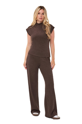 Pantalon à jambe large brun, vue de face sur mannequin pour femme par Esqualo