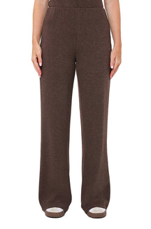 Vue de face du pantalon brun à jambe large, taille plate et texture tricotée chinée pour femme par Esqualo