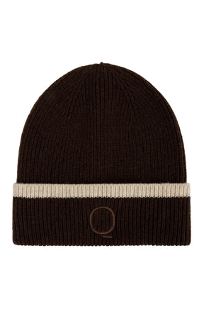 Tuque d’hiver côtelée brun foncé avec revers, bande crème et petit logo brodé devant, vue produit pour femme par Esqualo
