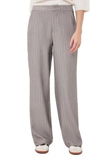 Pantalon gris rayé à jambe large avec taille plate et jambes pleine longueur pour femme par Esqualo, vue de face