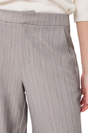 Esqualo women's gray striped wide-leg pants with flat waistband, side pocket, and woven texture, close-up