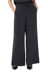 Vue de face cadrée du pantalon à jambe large à cordon noir à jambe large avec poches latérales pour femme par Esqualo