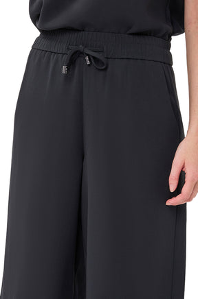 Taille élastique du pantalon à jambe large à cordon noir avec cordon noué pour femme par Esqualo, en gros plan