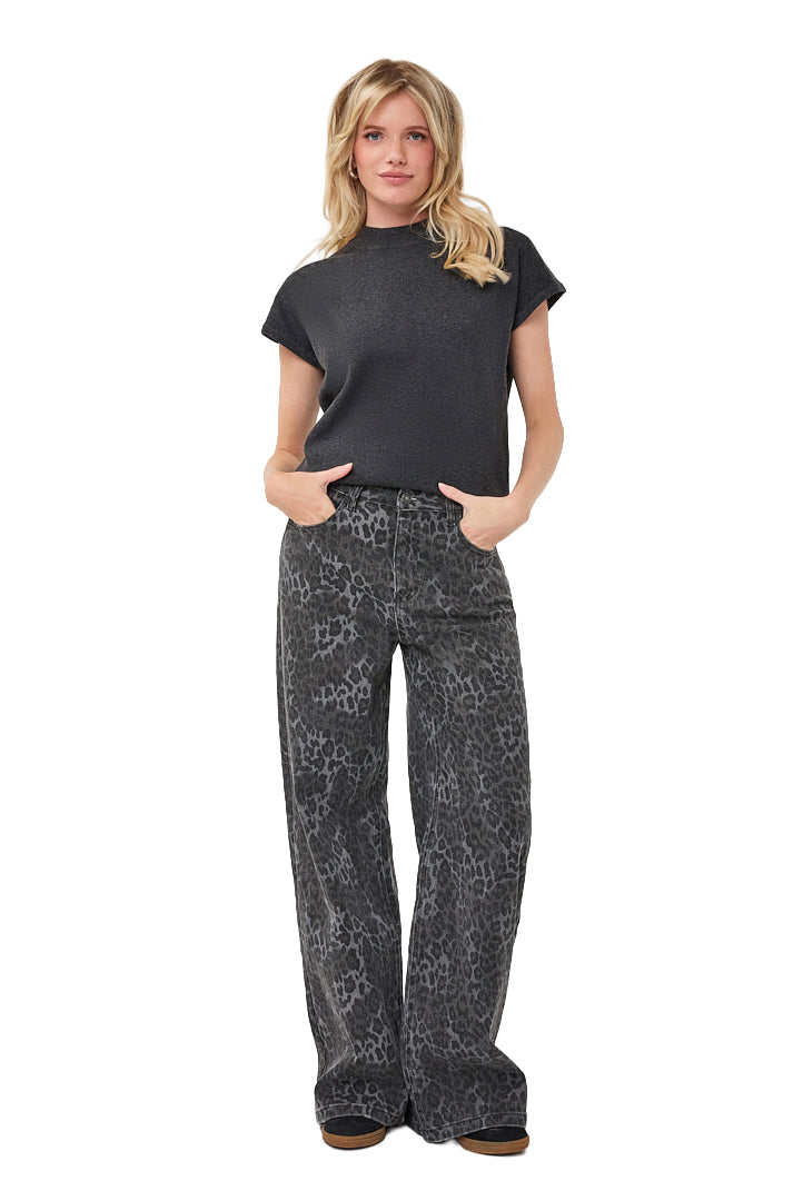 Women's gray leopard-print wide-leg jeans styled on model, front full-length view with hands in pockets by Esqualo