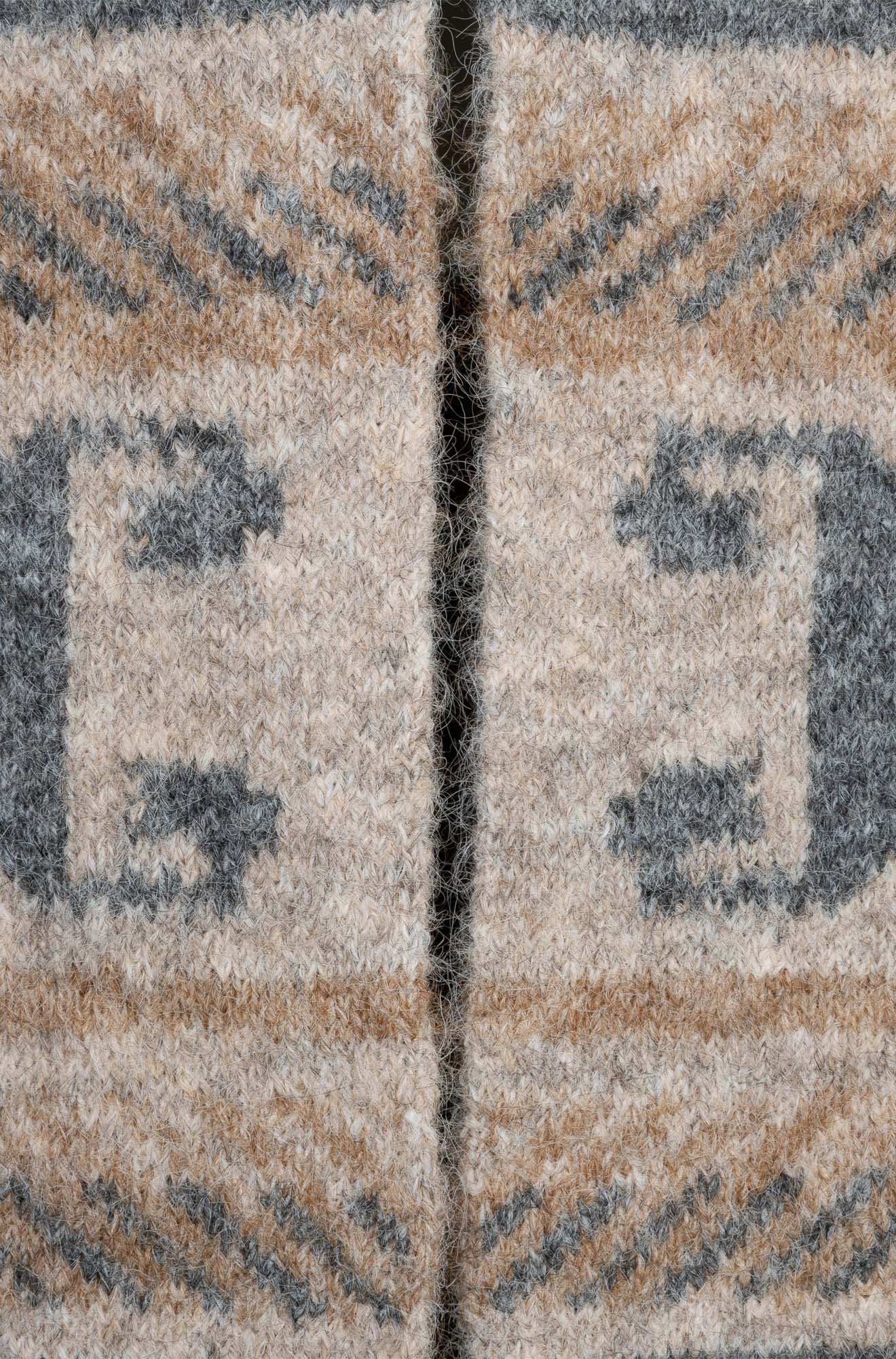 Esqualo women's fuzzy beige and gray geometric knit pattern on the cardigan front edge, close-up