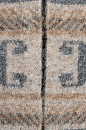 Esqualo women's fuzzy beige and gray geometric knit pattern on the cardigan front edge, close-up
