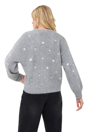 Chandail manches longues en tricot gris pâle avec épaules tombantes et coeurs blancs pour femme par Esqualo, vue de dos