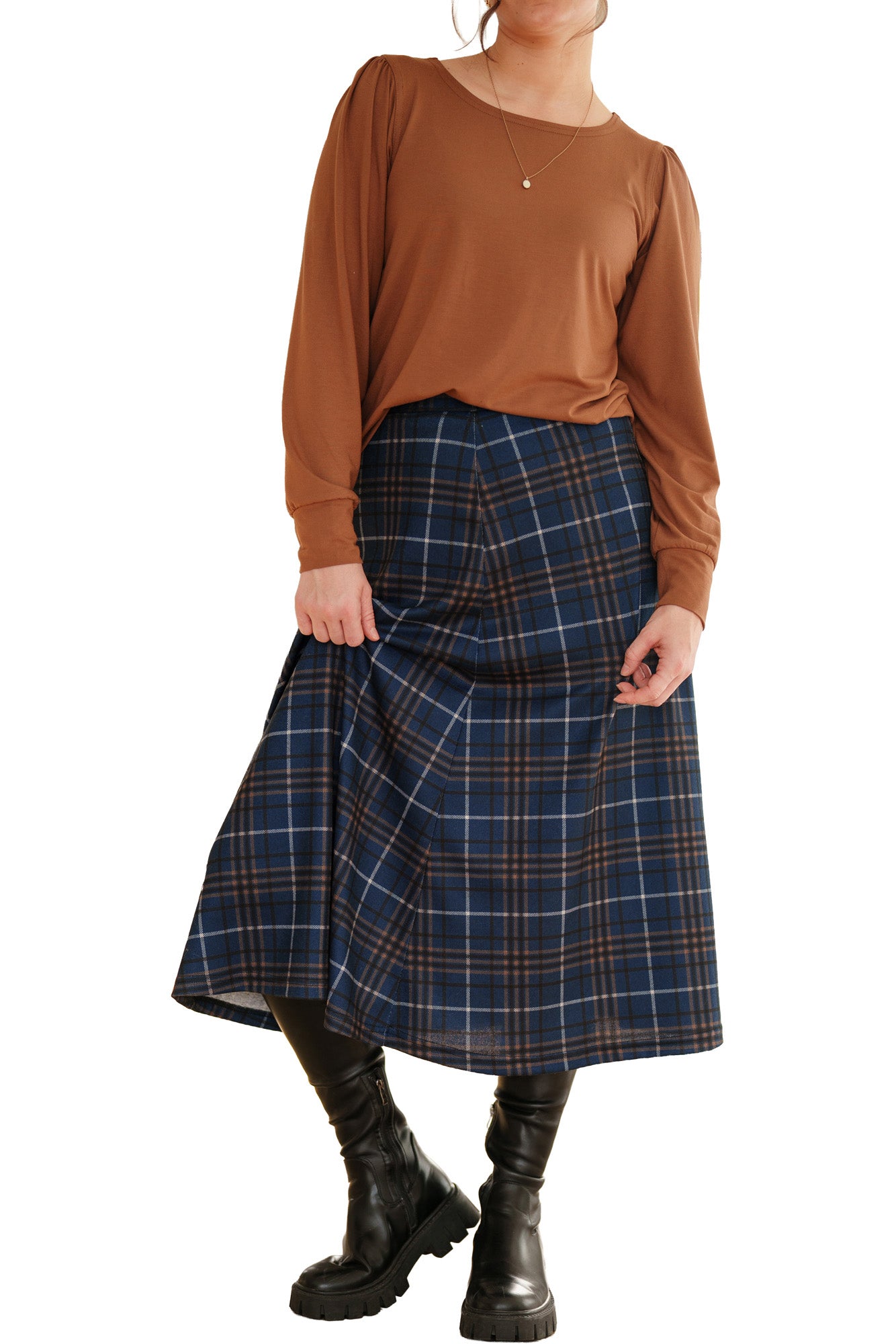 Women's navy midi skirt, side view by Rien ne se perd, tout se crée