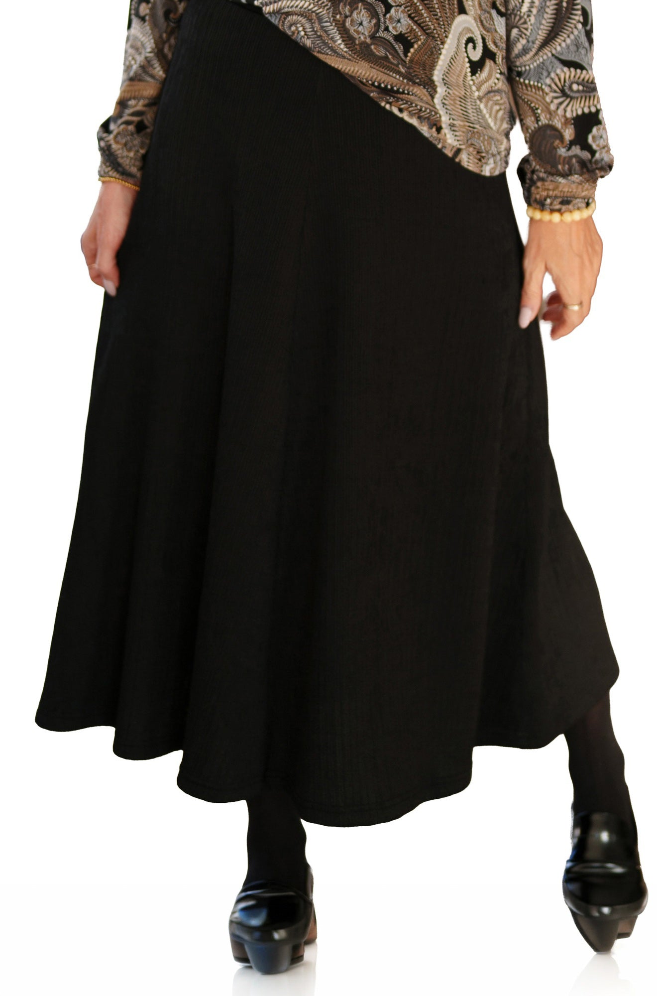 Rien ne se perd, tout se crée women's black flared midi skirt with vertical texture and a wide hem shown from the front