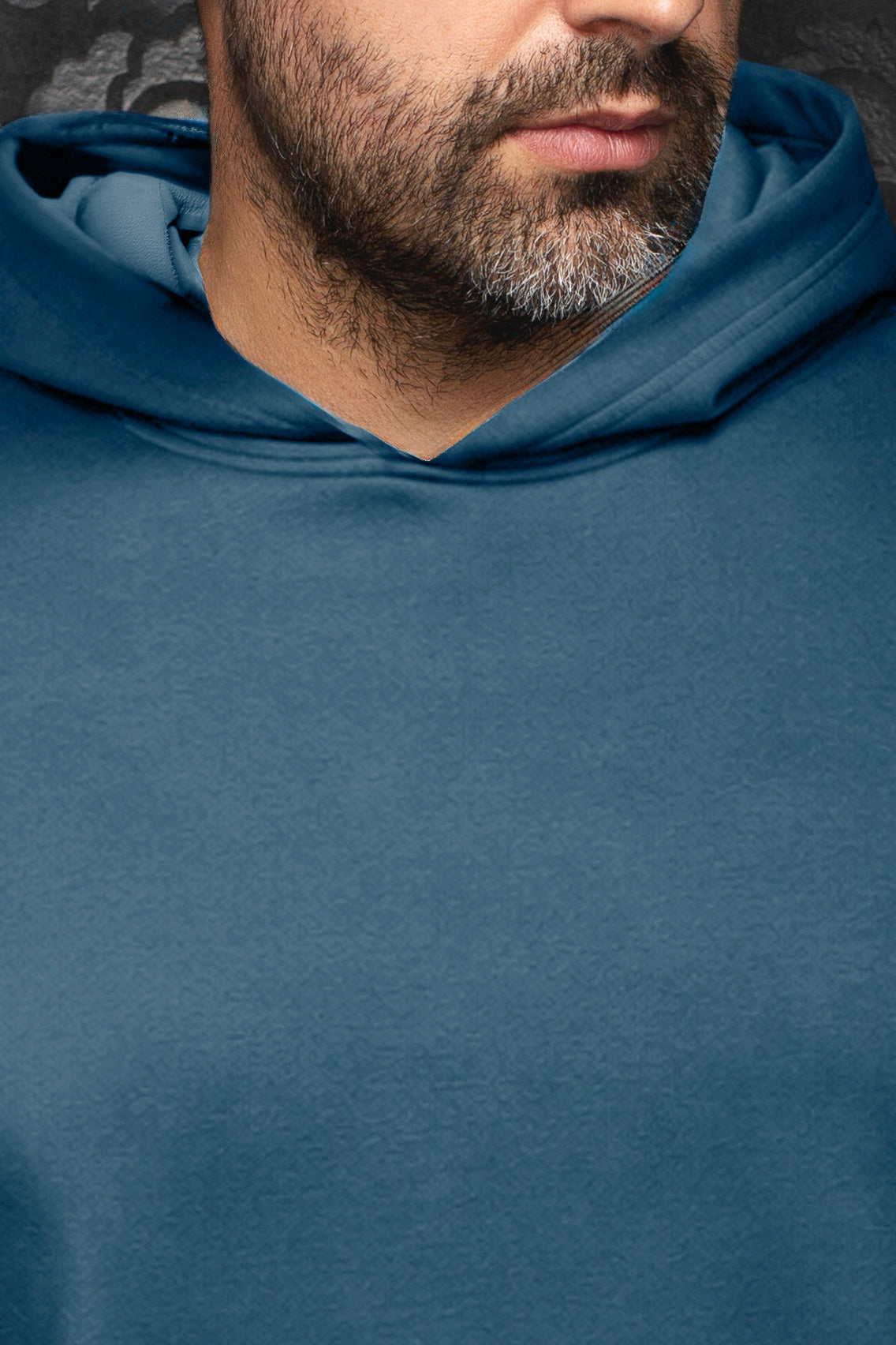 Veste sport bleu sarcelle avec encolure et capuchon et texture cachemire ton sur ton pour homme par Au Noir, en gros plan