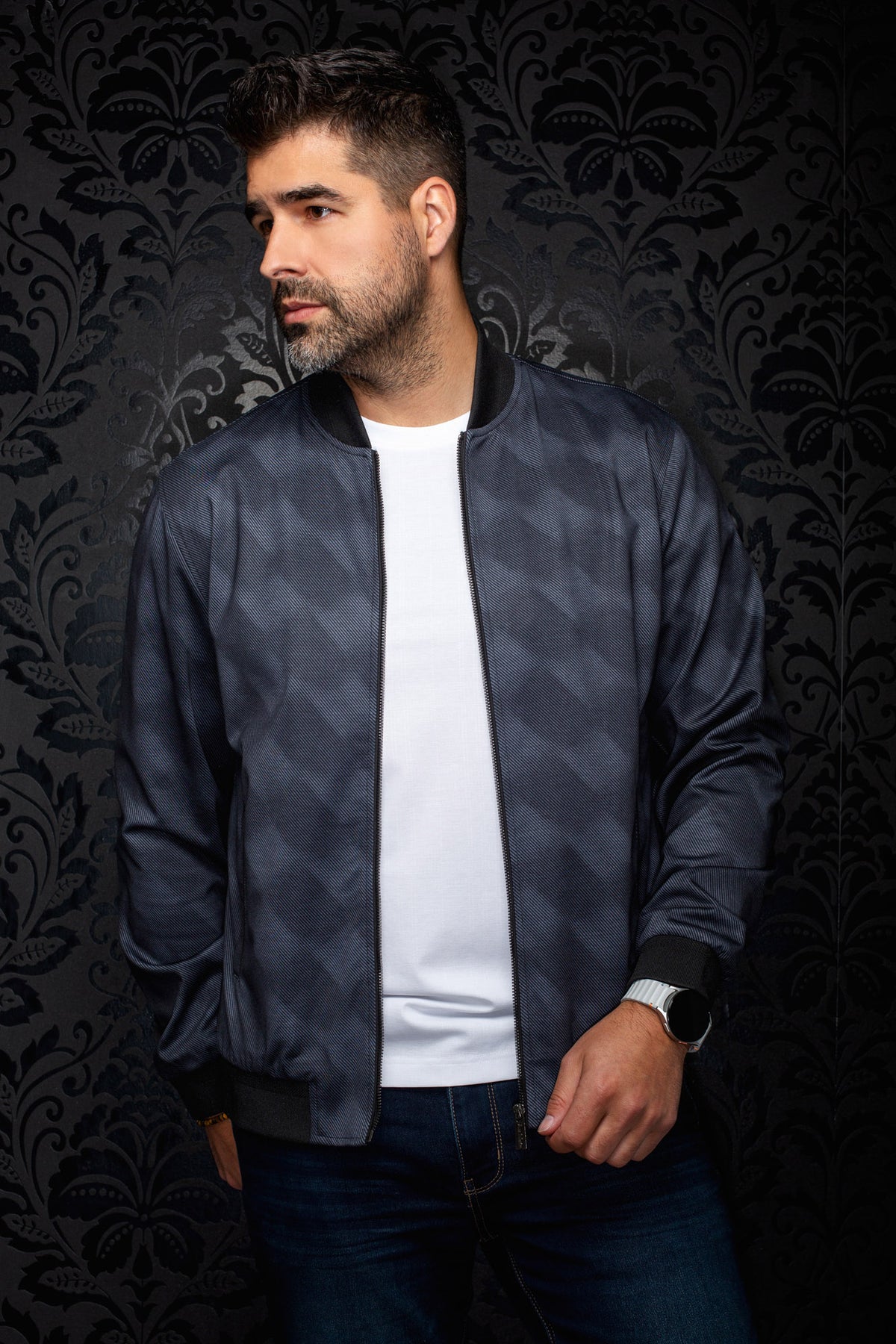 Coupe-vent mi-saison style bomber bomber bleu marine foncé avec col pour homme par Au Noir, vue de face