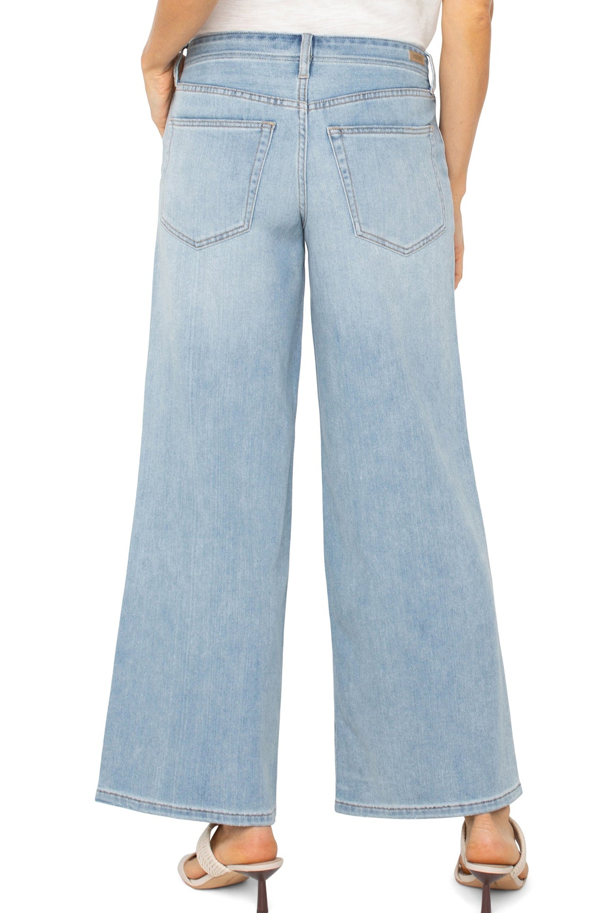 Jeans pour femme par Liverpool | LM4678SSL Las Virgenes | Boutique Vvög, vêtements mode pour homme et femme