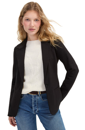 Veston noir à bouton unique, revers crantés et poches à la taille pour femme par Liverpool, vue de face