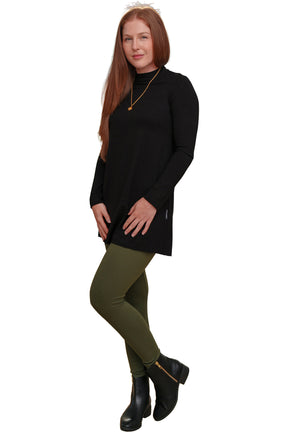 Women's olive green ankle-length leggings on model, front view with slim fit by Rien ne se perd, tout se crée