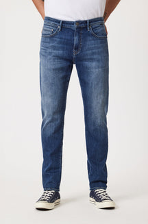 Jeans pour homme par Mavi Jeans | M0035188797 Marcus Williamsburg Foncé | Boutique Vvög, vêtements mode pour homme et femme