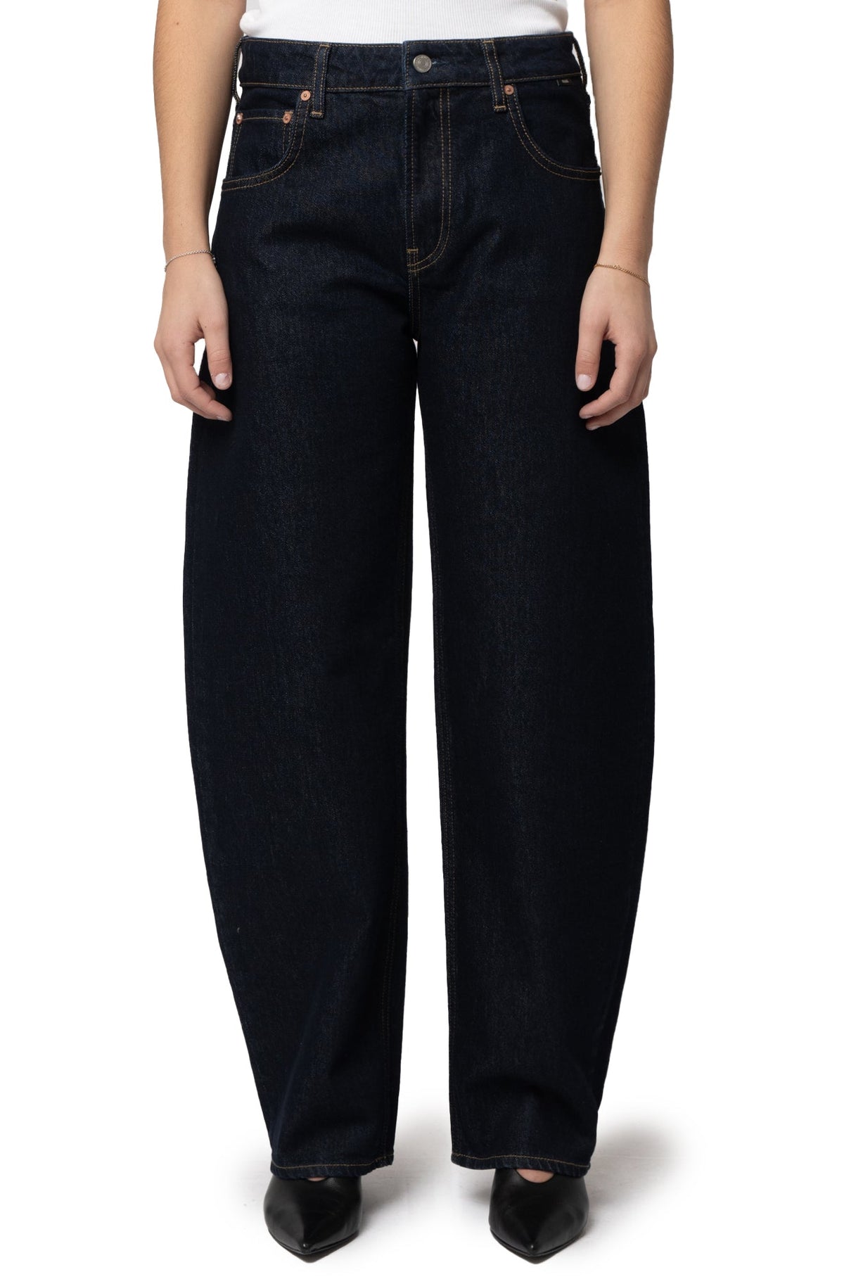 Jeans pour femme par Mavi Jeans | Nica Bleu Classique Rinse | Boutique Vvög, vêtements mode pour homme et femme