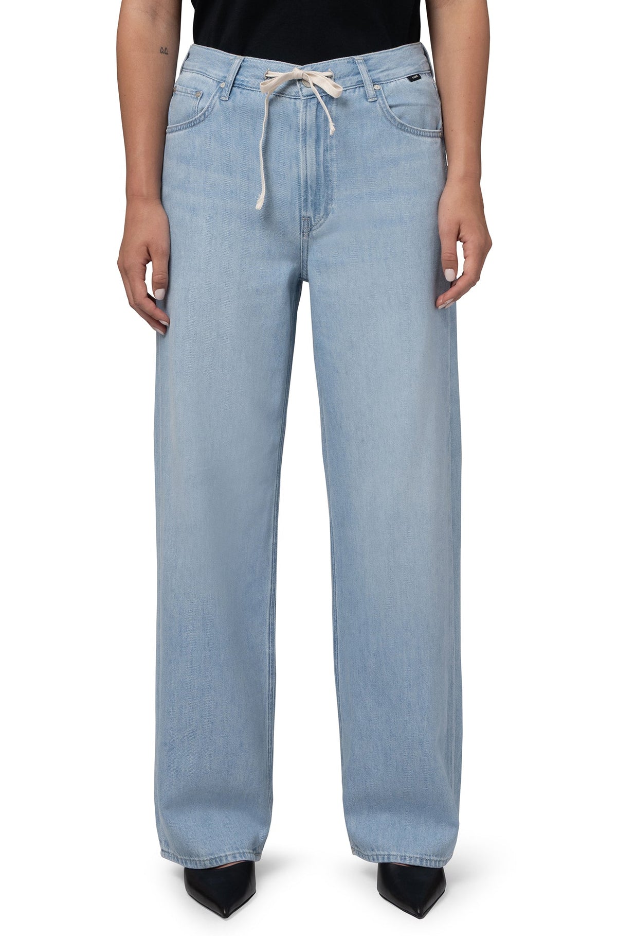 Jeans Nella pour femme par Mavi Jeans | M1012472 A1418 Bleu Bien Délavé Blanchi | Boutique Vvög, vêtements mode pour homme et femme