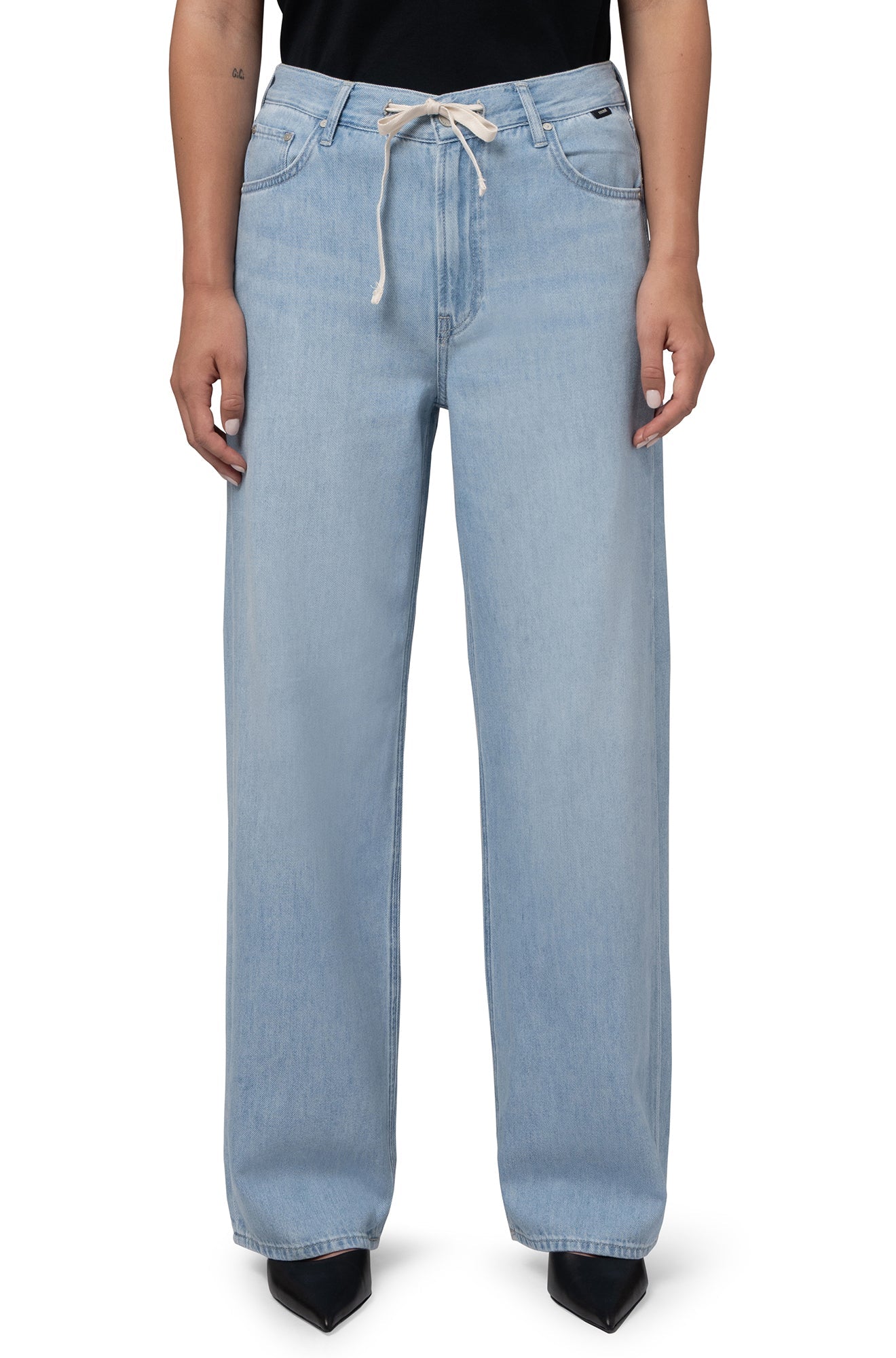 Jeans Nella pour femme par Mavi Jeans | M1012472 A1418 Bleu Bien Délavé Blanchi | Boutique Vvög, vêtements mode pour homme et femme