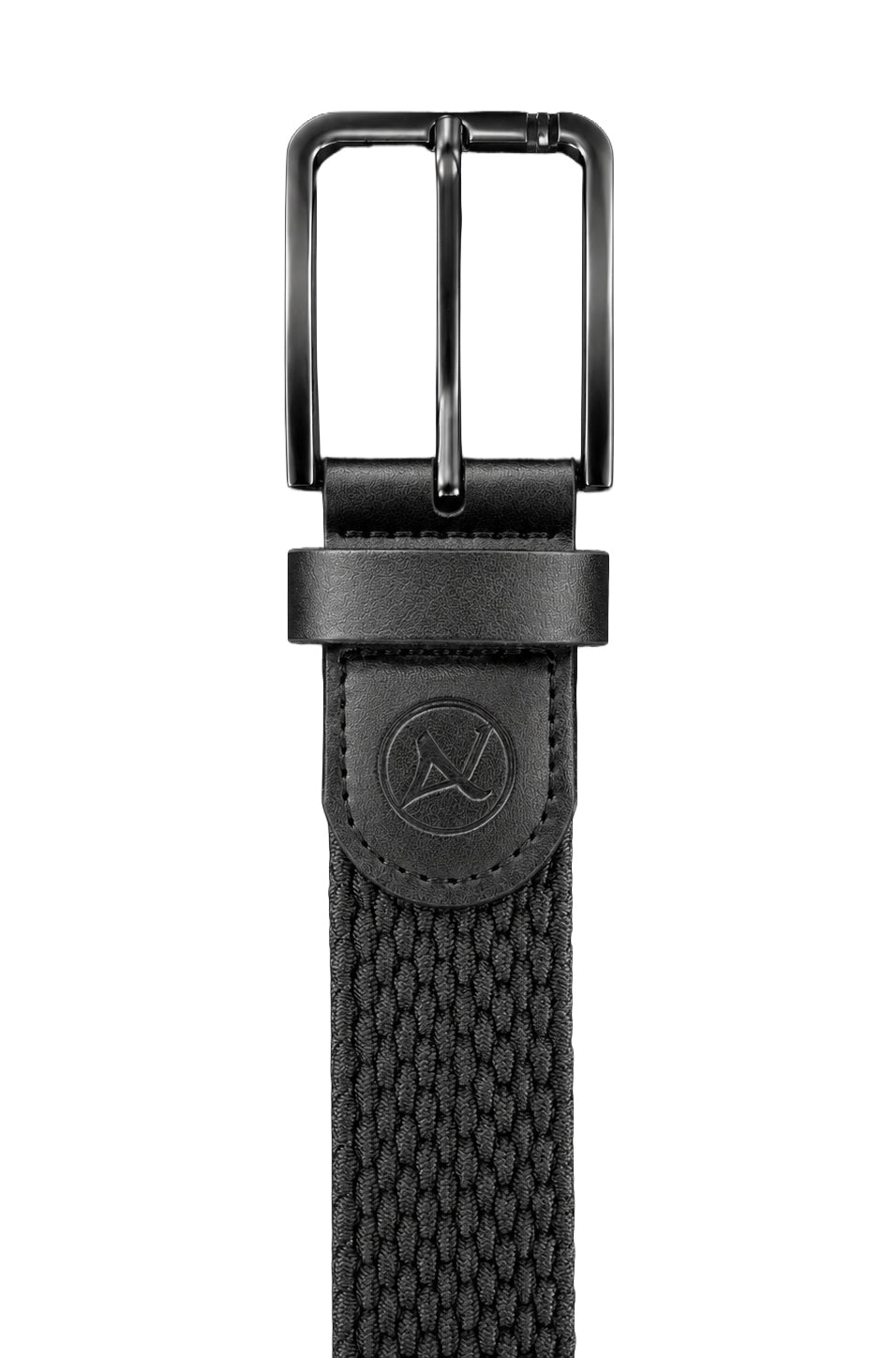 Gros plan de la boucle de ceinture noire tressée avec passant et logo rond ton sur ton pour homme par Au Noir