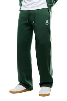 Pantalon jogging sport vert foncé à cordon, écusson logo pour homme par Psycho Bunny, vue de face sur mannequin