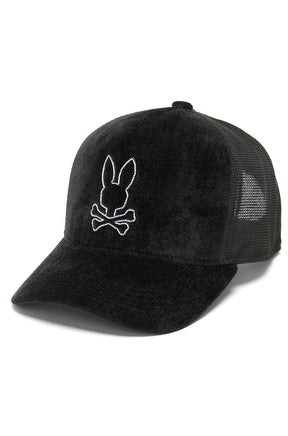 Casquette camionneur noire vue de face avec visière courbée, filet et logo lapin blanc brodé pour homme par Psycho Bunny