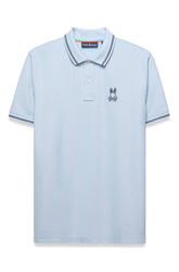 Polo bleu pâle à manches courtes, vue de face, col rayé, patte deux boutons et logo poitrine pour homme par Psycho Bunny