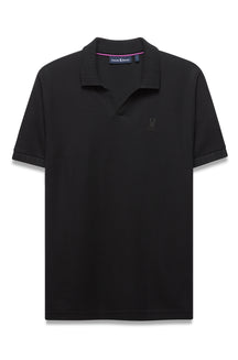 Polo noir à manches courtes, vue de face, col côtelé, patte ouverte et logo ton sur ton pour homme par Psycho Bunny