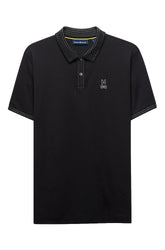 Polo noir isolé de face avec col et patte surpiqués, logo lapin brodé à la poitrine pour homme par Psycho Bunny