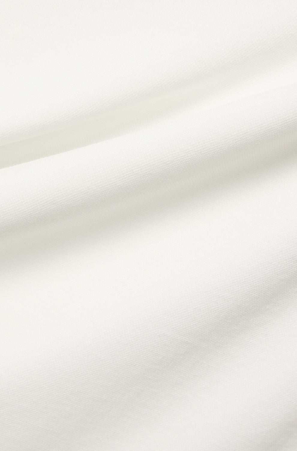 T-Shirt manches longues blanc cassé lisse avec tissu tricoté et plis doux pour homme par Psycho Bunny, en gros plan