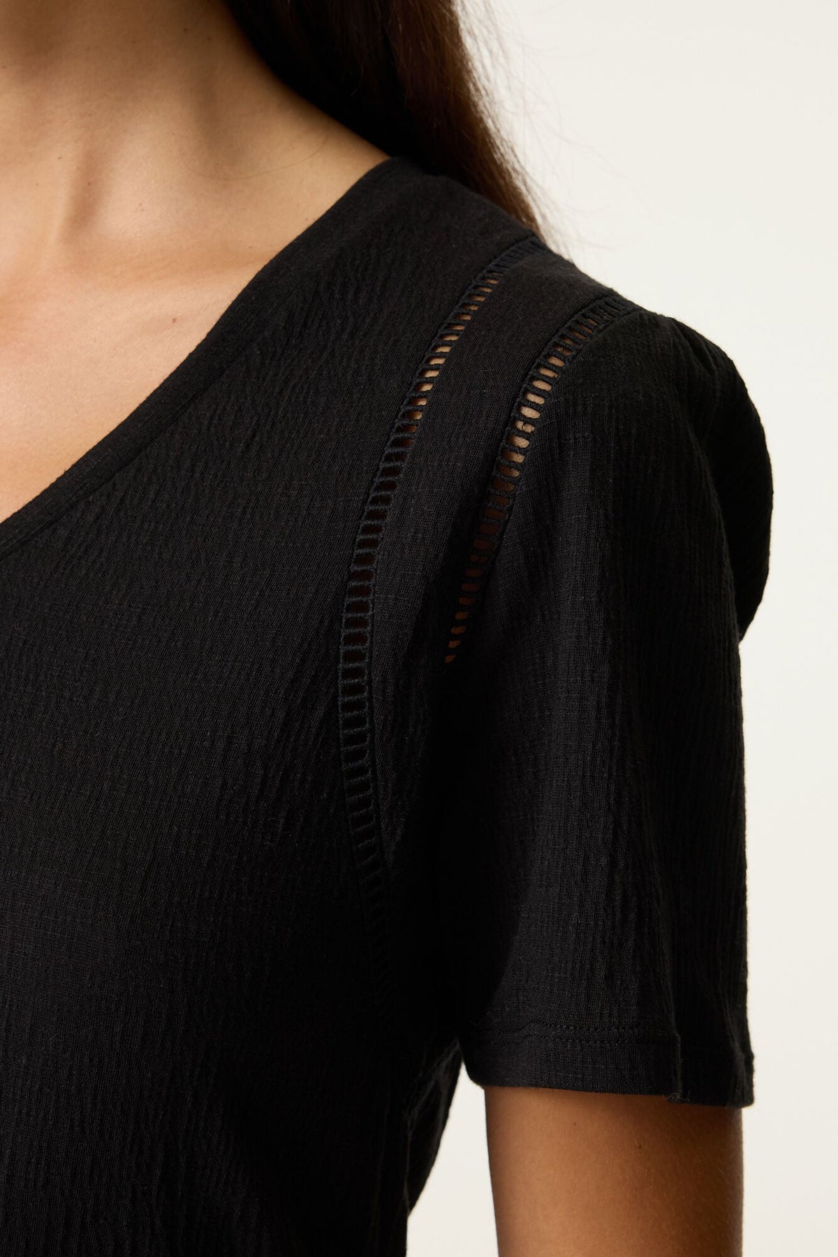 T-Shirt pour femme par Garcia | N260207 Noir | Boutique Vvög, vêtements mode pour homme et femme