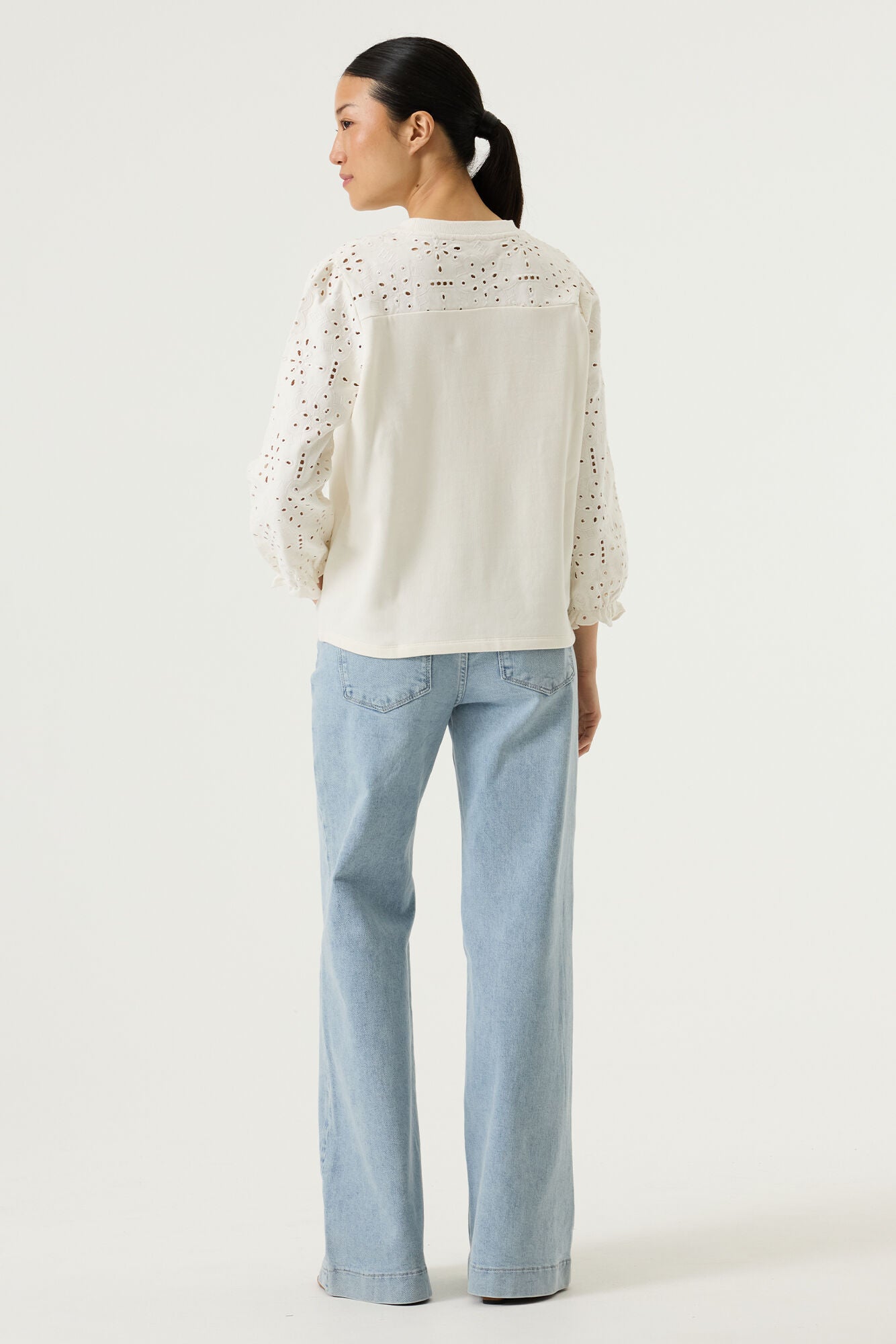 T-Shirt pour femme par Garcia | O260061 Écru | Boutique Vvög, vêtements mode pour homme et femme