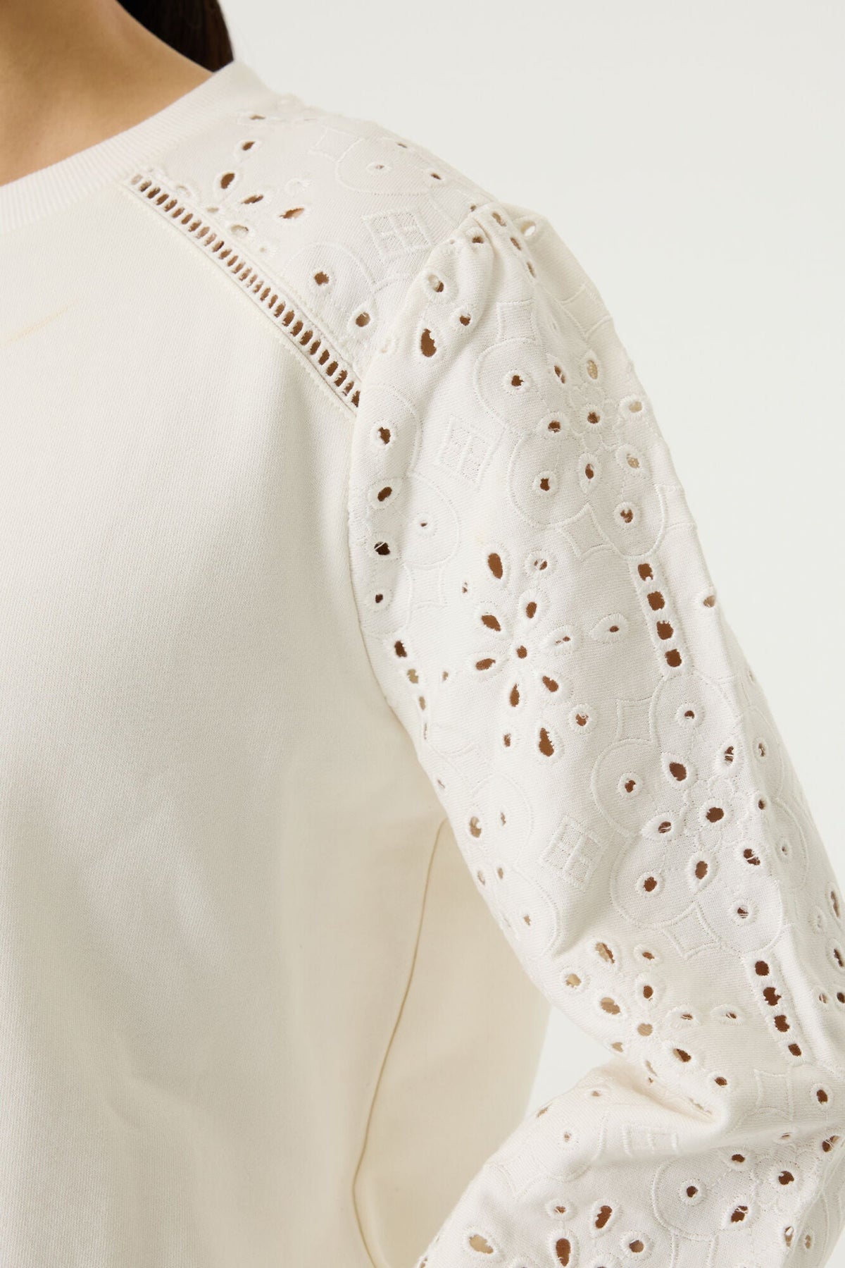 T-Shirt pour femme par Garcia | O260061 Écru | Boutique Vvög, vêtements mode pour homme et femme