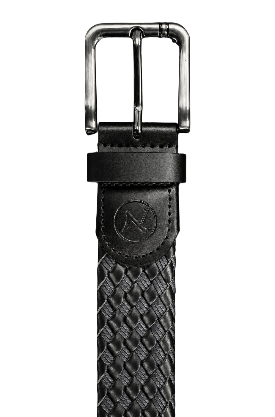 Ceinture noire tressée avec boucle rectangulaire et logo embossé pour homme par Au Noir, en gros plan