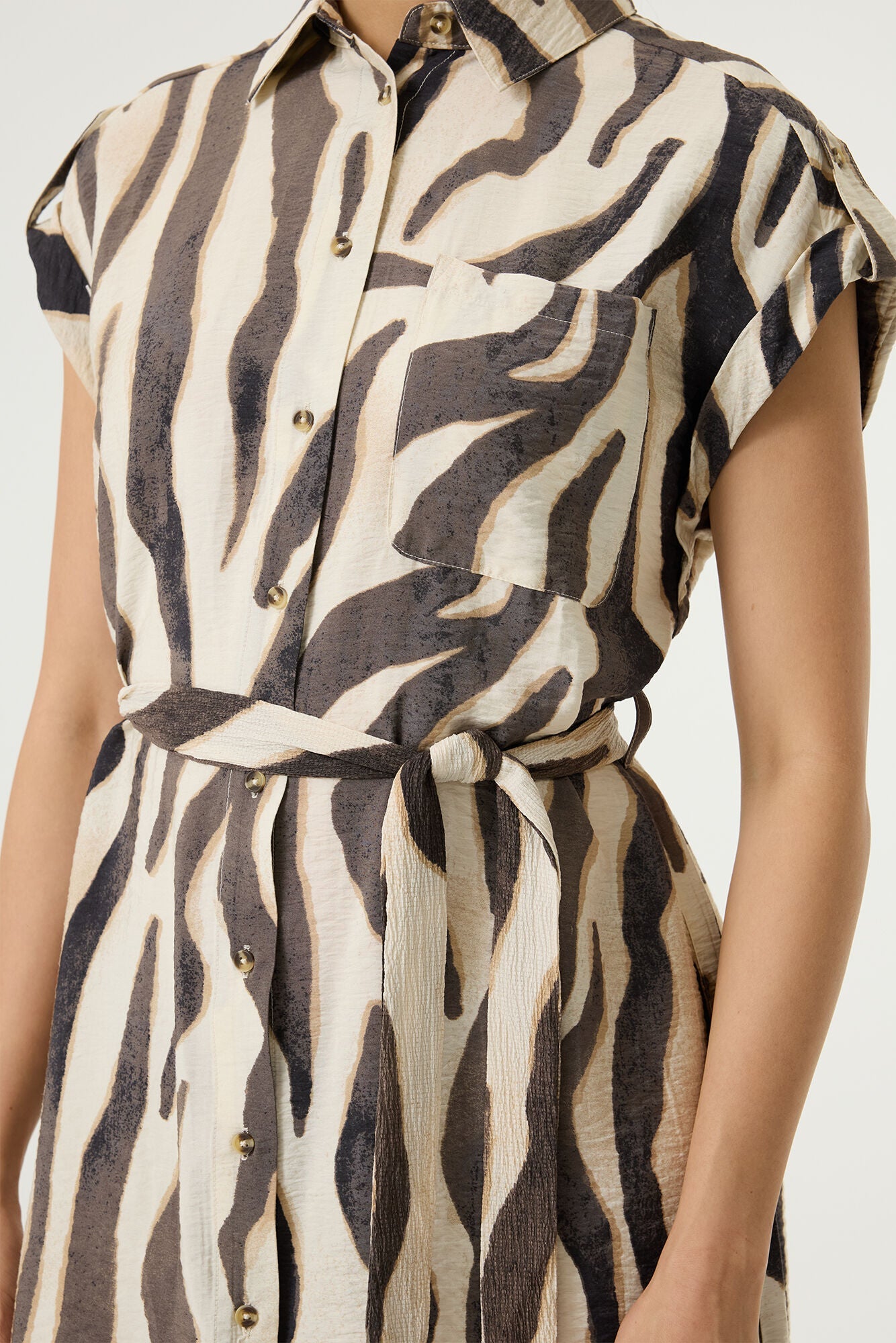 Robe pour femme par Garcia | Q260088 Tourterelle | Boutique Vvög, vêtements mode pour homme et femme