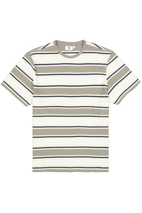 T-Shirt à rayures sauge, crème et marine, vue de face avec col rond côtelé pour homme par Garcia