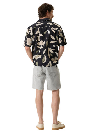 Chemise noire florale avec empiècement et ourlet droit pour homme par Garcia, vue de dos