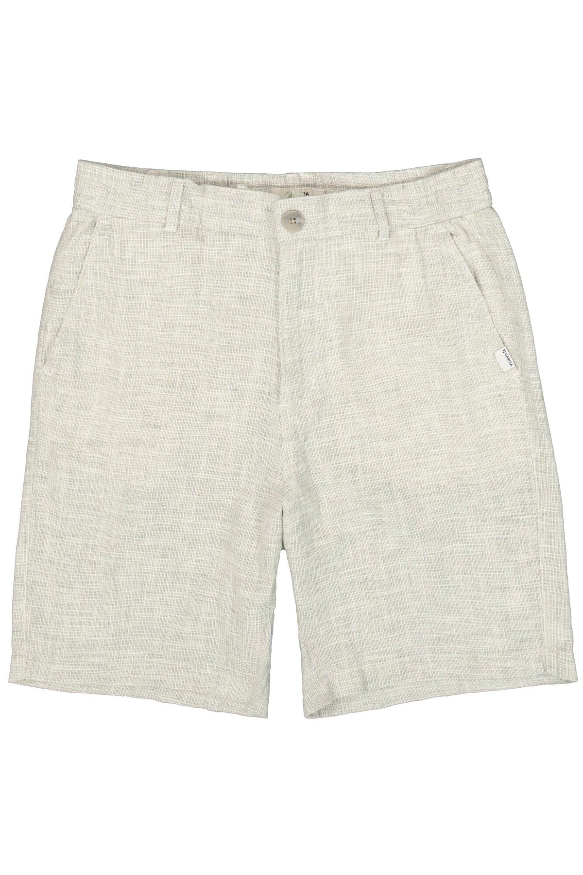 Vue avant de la short jambe droite beige pâle texturée avec passants de ceinture et poches obliques pour homme par Garcia