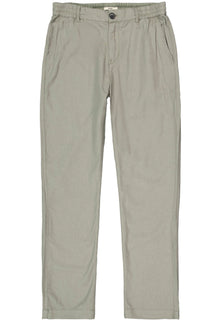 Vue avant du pantalon droit olive pâle avec panneaux élastiques à la taille et poches obliques pour homme par Garcia